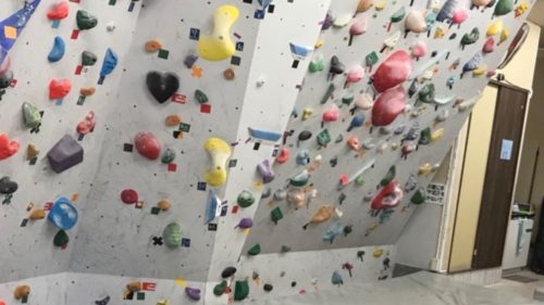 神奈川県のクライミング施設「ボルダリングスペース HAT（ハット）」